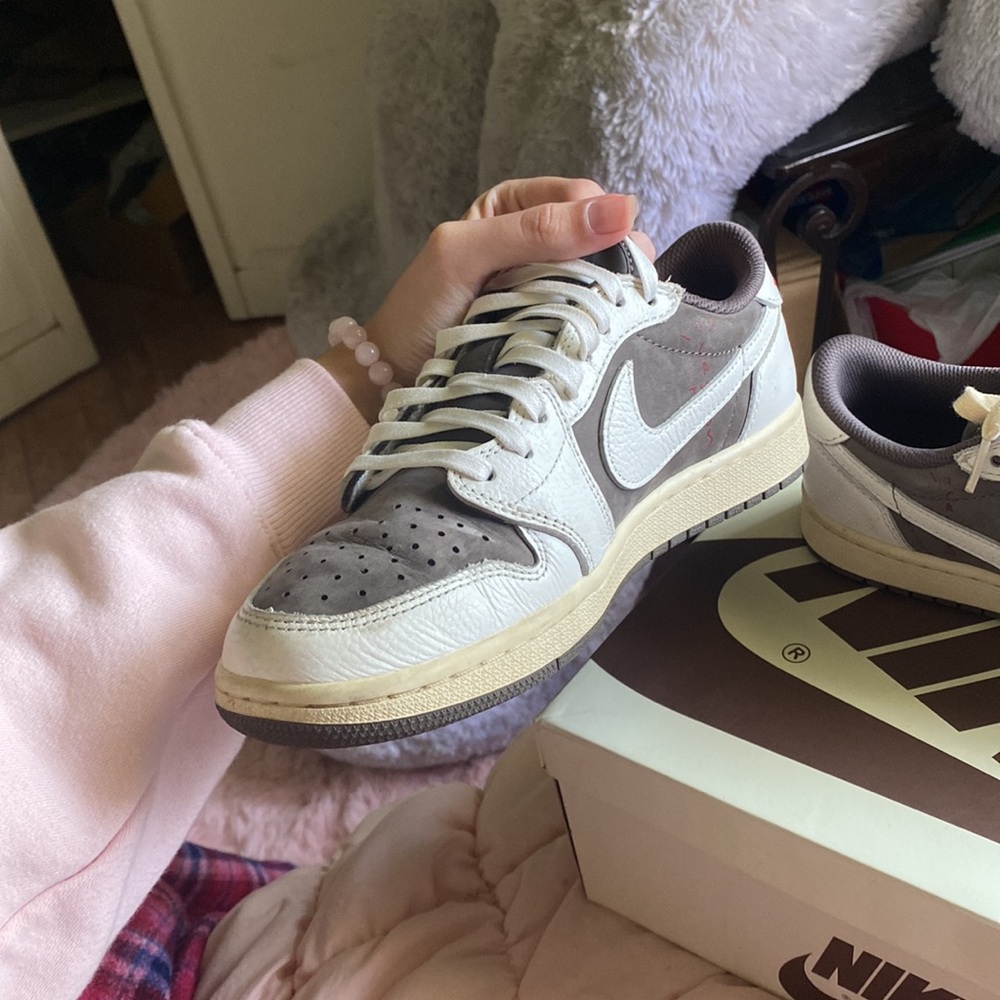 Travis Scott Reverse Mochas - Picture 2 of 3